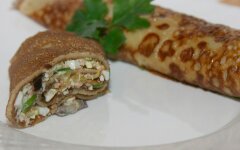 Блинные рулетики с печенью трески и яйцом