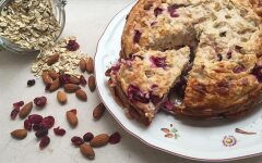 Зимняя шарлотка с вишней в духовке