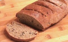 Бездрожжевой пшенично-ржаной хлеб с медом и семечками