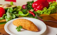 Котлеты по-киевски с чесноком и зеленью