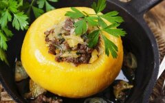 Лесные грибы в горшочках из репы