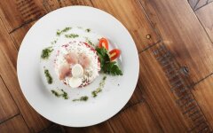 Селедка под шубой с лососем и морковью