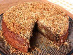 Шоколадно-ореховый торт в глазури