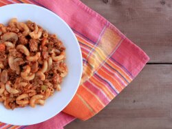 Запеканка из макарон с фаршем и чесноком в духовке