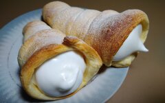 Слоеные трубочки с белковым кремом
