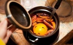 Глинтвейн с имбирем, гвоздикой и изюмом