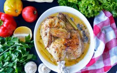 Курица «Том ям» с лемонграссом в кокосовом молоке