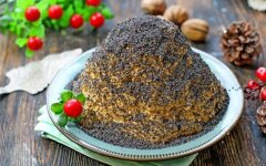 Торт «Муравейник» из печенья со сгущенкой и орехами