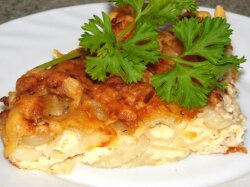 Запеканка из макарон с фаршем и копченым сыром в мультиварке