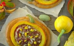 Пирог-тыква с мясным фаршем и овощами