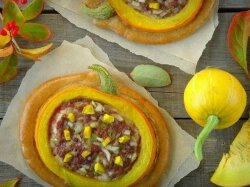 Пирог-тыква с мясным фаршем и овощами