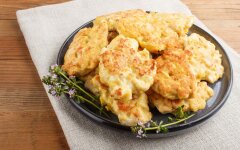 Мясо по-албански из грудки с зеленью