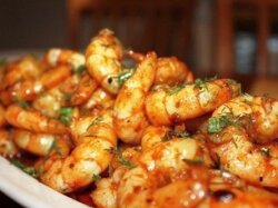 Запеченные креветки с лимоном и чесноком