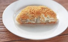 Курица с грибами и сыром в слоеном тесте