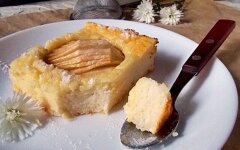 Запеканка на манной каше с яблоками и творогом