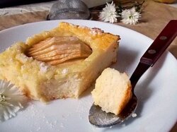 Запеканка на манной каше с яблоками и творогом