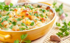 Курица по-провански с маслинами и овощами