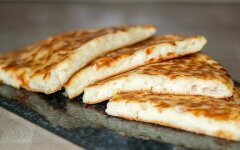 Быстрые хачапури на кефире с брынзой