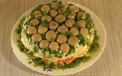 Салат Грибная поляна с шампиньонами и отварной курицей