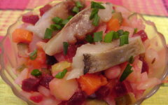Винегрет с селедкой, фасолью и оливками