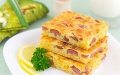 Сырный пирог с сосисками на кефире в духовке