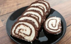 Сладкая колбаса из печенья с кокосовой стружкой