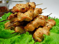 Домашний шашлык из куриного филе на шпажках в духовке