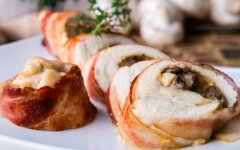 Фаршированная куриная грудка с грибной начинкой