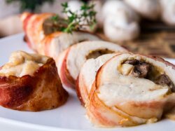 Фаршированная куриная грудка с грибной начинкой