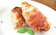 Куриные рулетики с чесночной сметаной