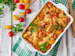 Запеканка из кабачков с помидорами и сухарями