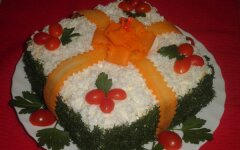 Оригинальный салат «Подарок» с курицей