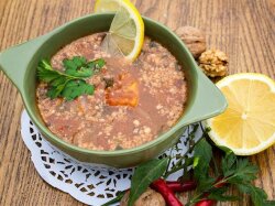 Грузинский суп харчо в казане на костре