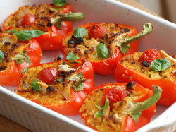 Перцы с фаршем под сыром в духовке