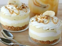 Бананово-карамельный десерт в креманках