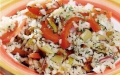 Рисовый салат с овощами и укропом