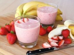 Бананово-клубничный смузи с сиропом «Гренадин»