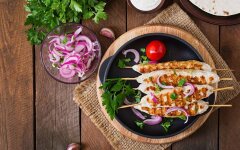 Люля-кебаб из куриных бедрышек на мангале