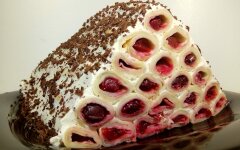 Торт «Монастырская изба» с вишней со сливками