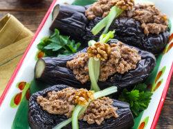 Сациви из баклажанов с грецкими орехами и чесноком