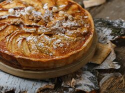 Быстрая яблочная шарлотка в микроволновке