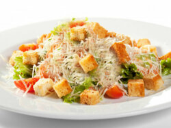 Салат «Смак» с чесноком и сухариками