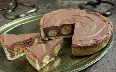 Банановый торт со сливочным кремом и шоколадным муссом