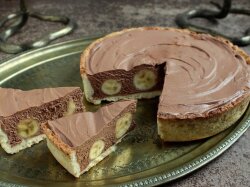 Банановый торт со сливочным кремом и шоколадным муссом