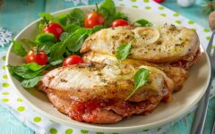Куриное филе с сыром и аджикой