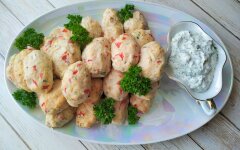 Куриные котлеты с болгарским перцем и сметанным соусом