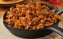 Запеканка из макарон с фаршем и грибами со сливками