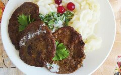 Кнели из печени с овощами