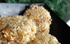 Котлеты с сыром и грибами в кунжутной панировке