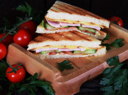 Сэндвич с тунцом, яйцом и сельдереем